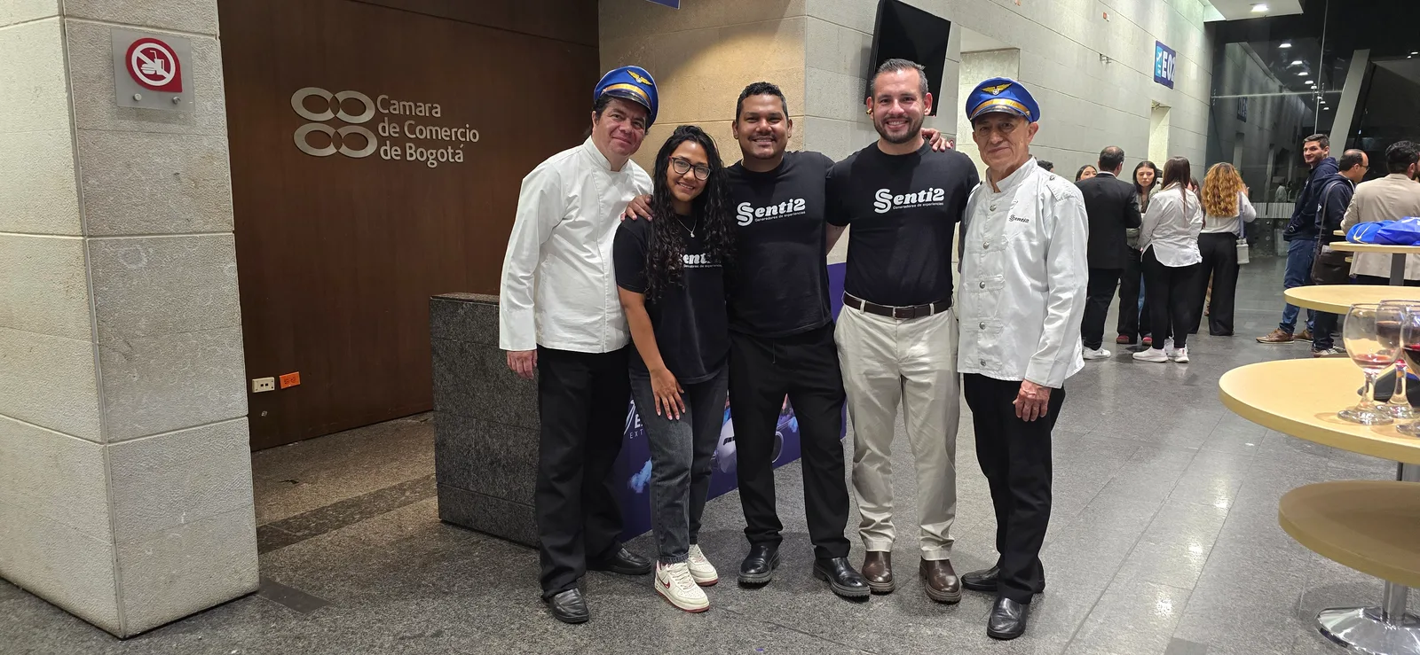Integrantes del equipo Senti2 reunidos durante un evento.